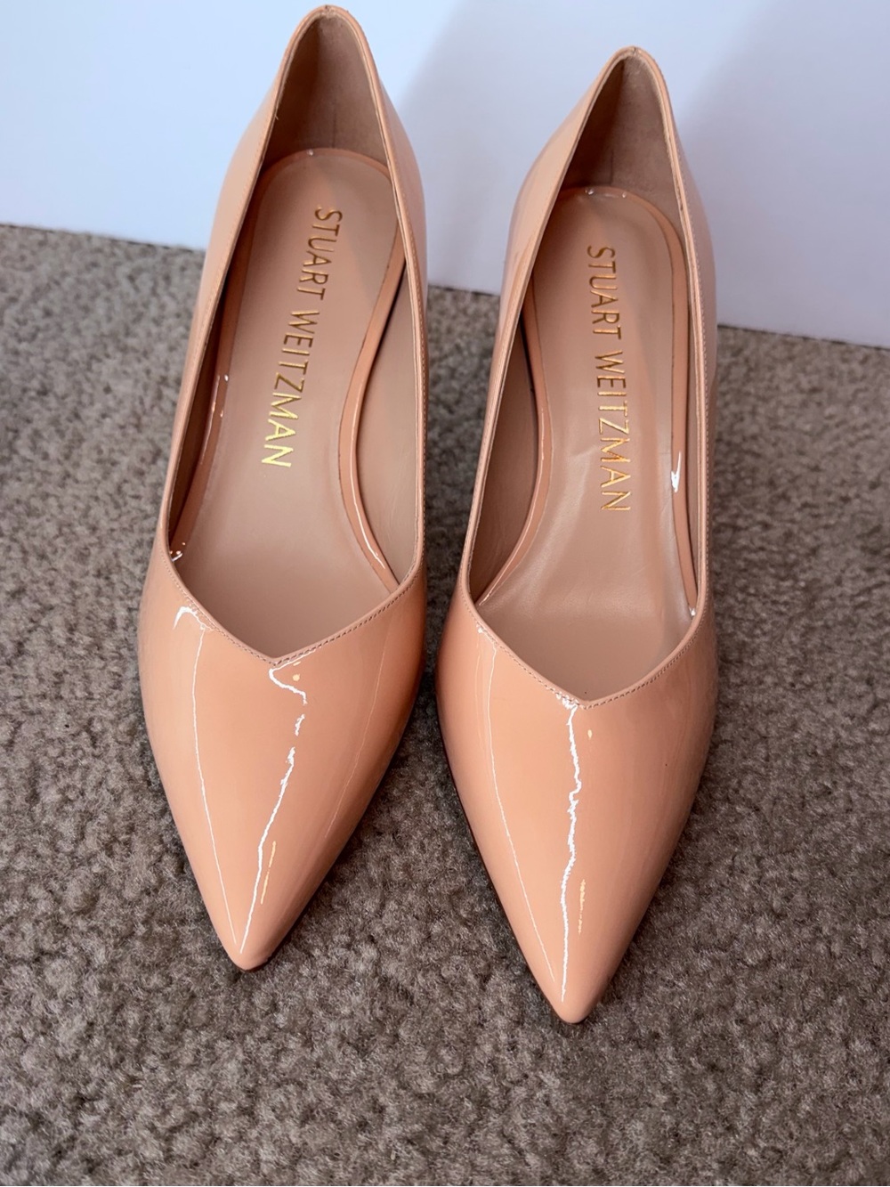Stuart Weitzman Nude Patent Leather Pointed Toe V-Neck Pumps Heels 8.5